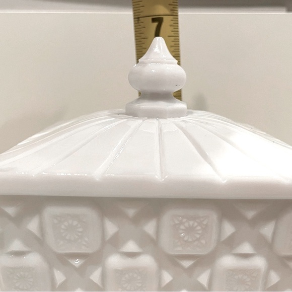 Westmoreland “Old Quilt” Milk Glass Footed Square Candy Dish w Lid. EUc - Picture 11 of 11